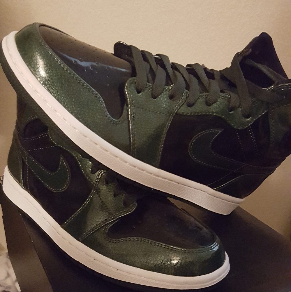 AIR JORDAN 1 RETRO "GROVE GREEN"!